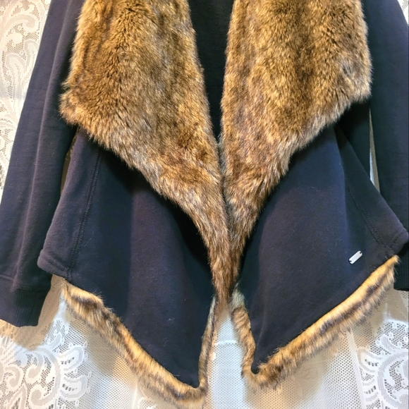 Hollister Size M Navy Blue Cardigan w/Brown & Tan Faux Fur Lining - Picture 5 of 6